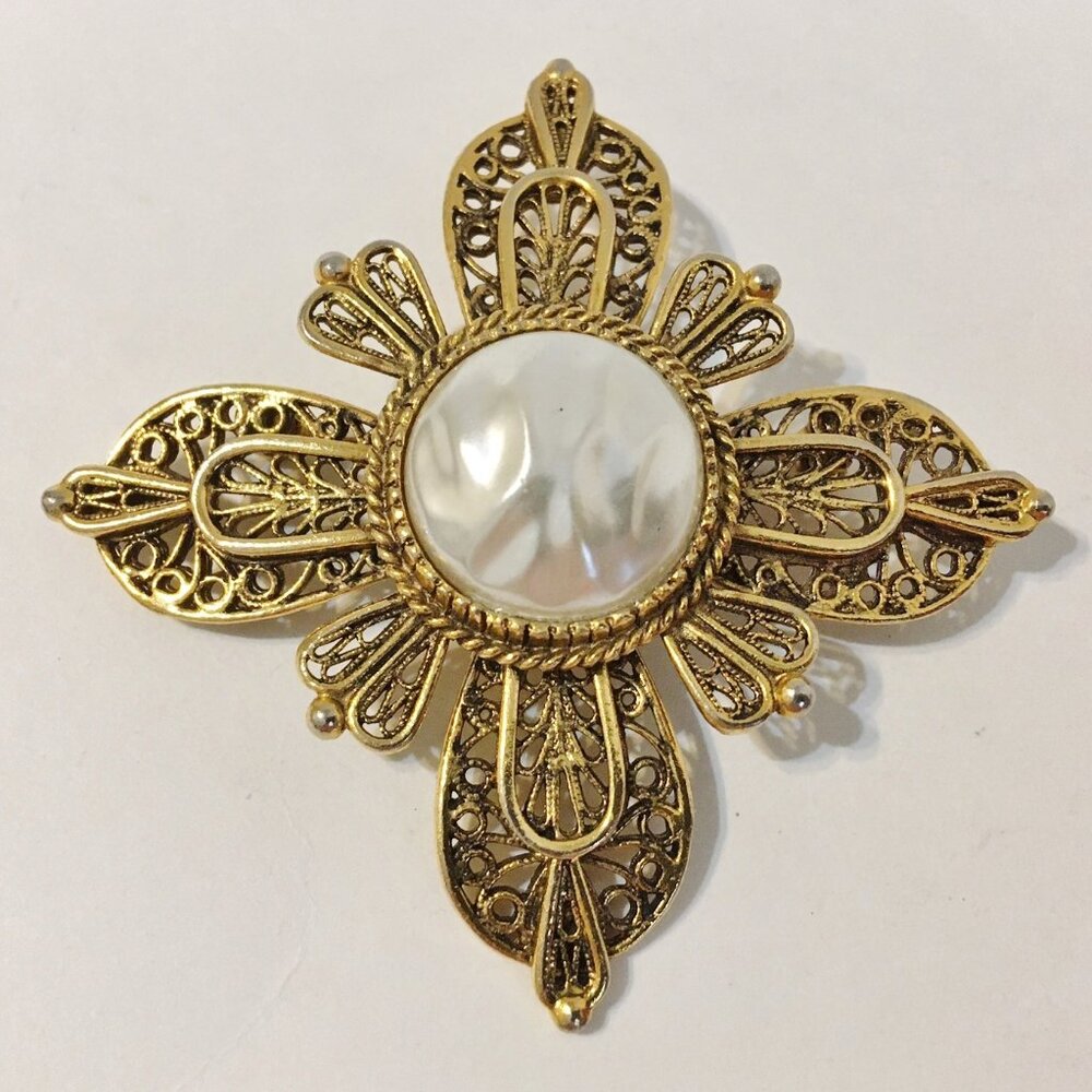 Avante Vintage Brooch Pin Faux Pearl Gold Metal Ornate Filigree Flower Signed